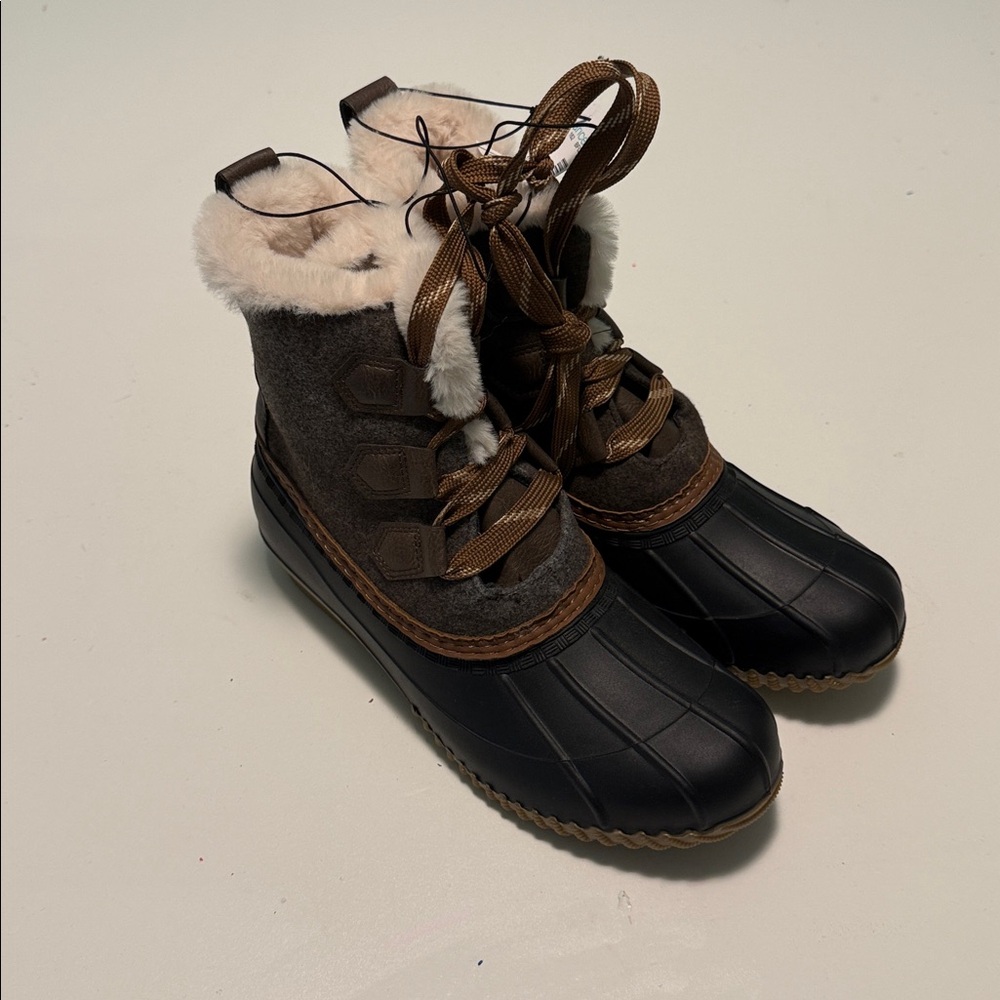 Black and Brown Winter Boots with Fur Lining